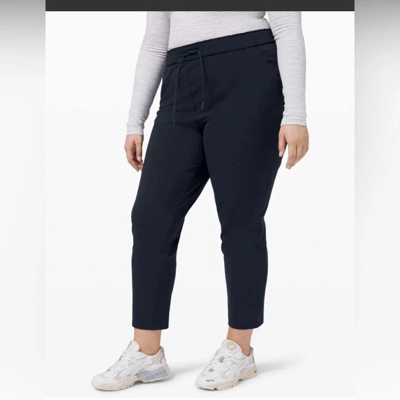 Lululemon Keep It Moving Pant, size 4, Like new - Picture 1 of 5